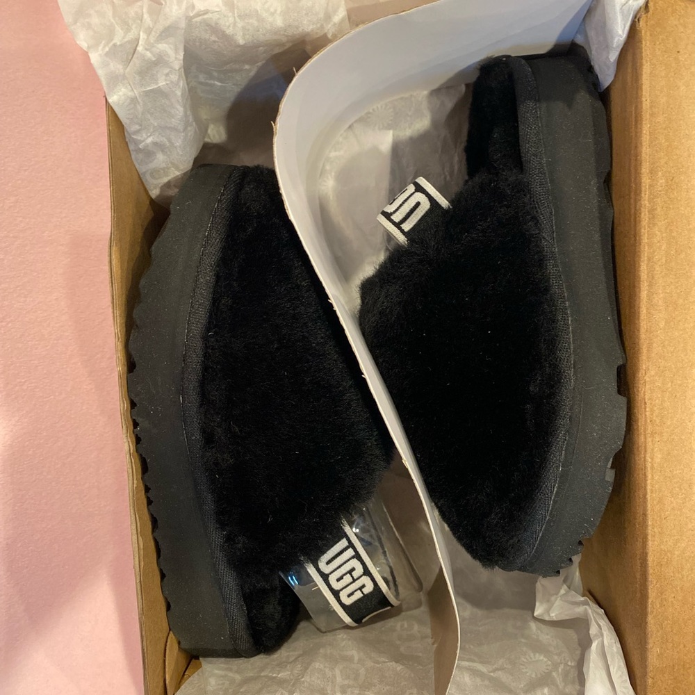 SOLD ON Ⓜ️ UGG fluff yeah slippers
